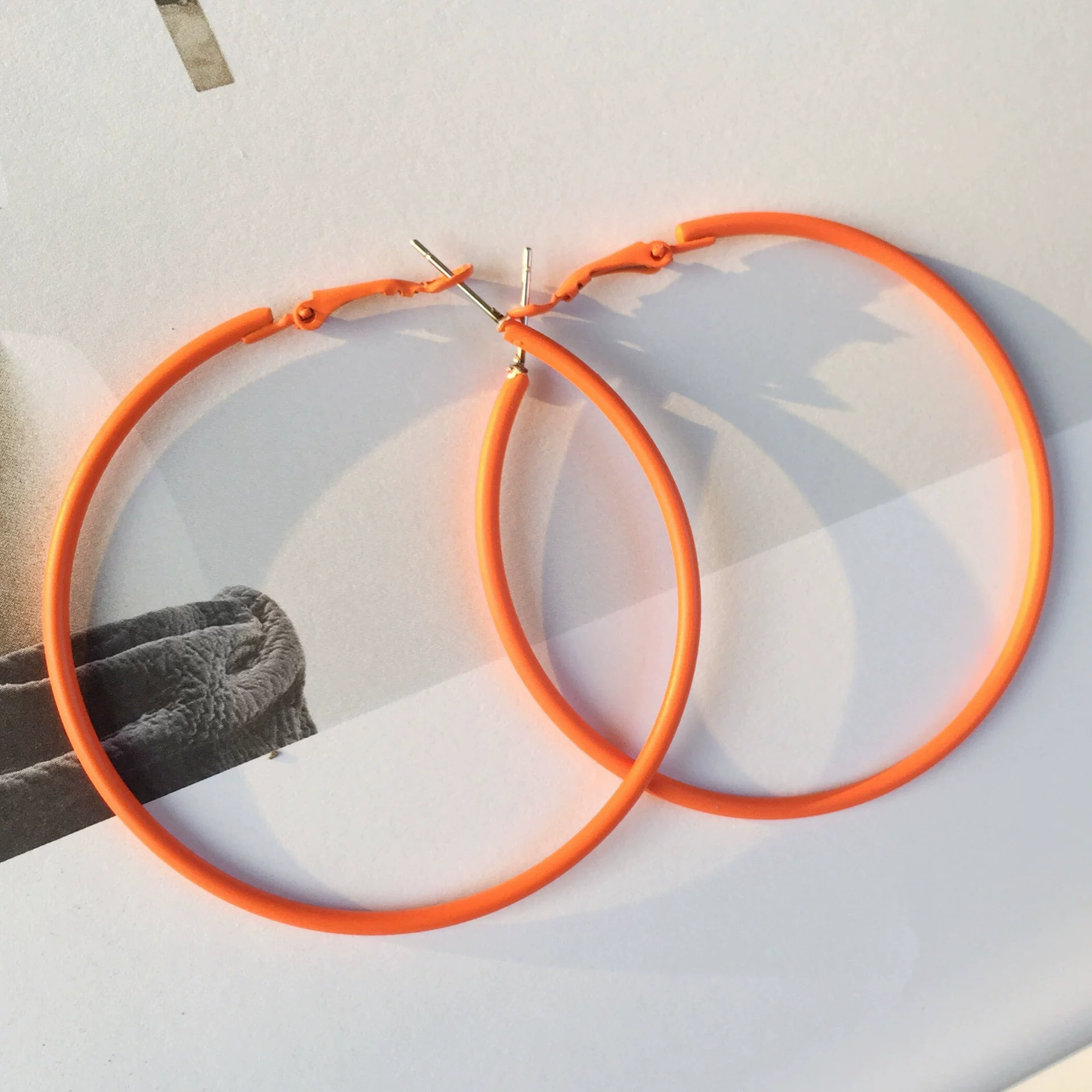 Ластик, модные серьги-к hoops