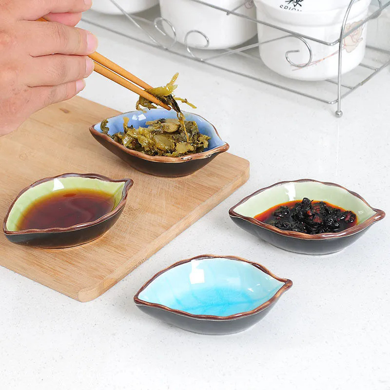 木の葉の陶磁器の小皿日本式の味皿の台所の酢の皿の調味料の皿の軽食の皿の醤油の皿の料理の皿|undefined