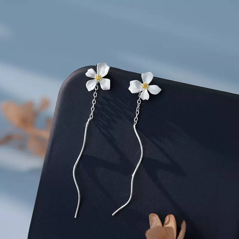 足银S999轻奢栀子花耳线女森系高级设计感新款显脸瘦长款耳饰代发