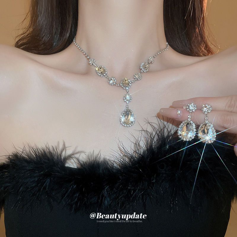 Estilo francés de alta calidad circón mariposa borla aretes conjunto de collares temperamento de nicho cadena de clavícula joyería de moda de lujo ligero