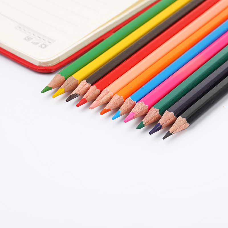 Papelería al por mayor lápiz de color 24 color dibujos animados escritura pluma de madera kindergarten niños regalo premio en stock