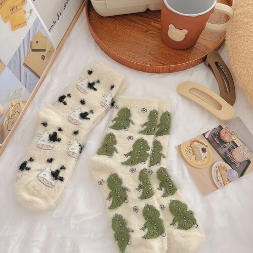 Autumn and winter plus velvet mink socks for women, warm and thickened cow-spotted home cute girl floor socks, confinement socks