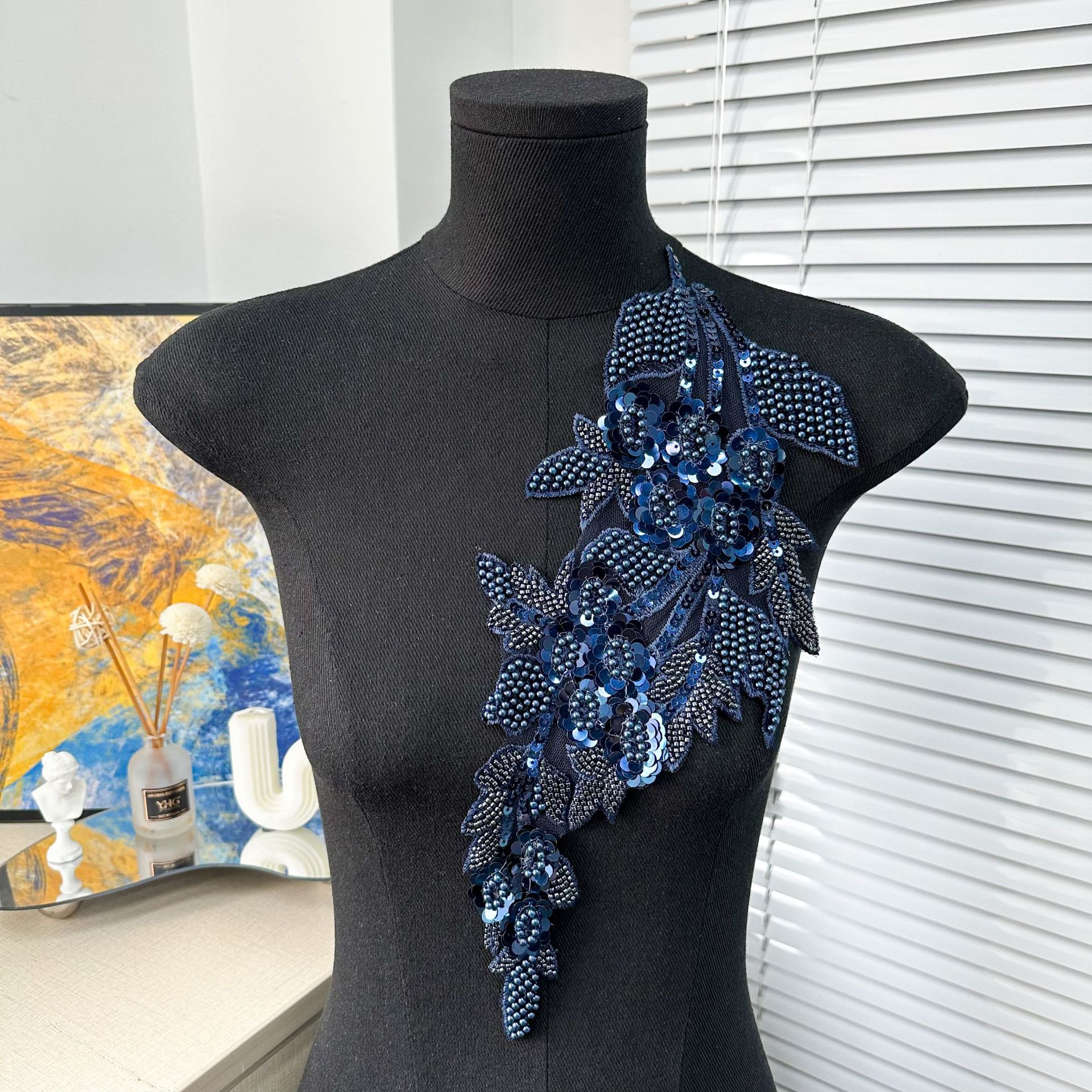 Ventas transfronterizas calientes de bordado de malla sequinilla de tela de color plateado pegado vestido vestido vestido de rendimiento ropa accesorios DIY