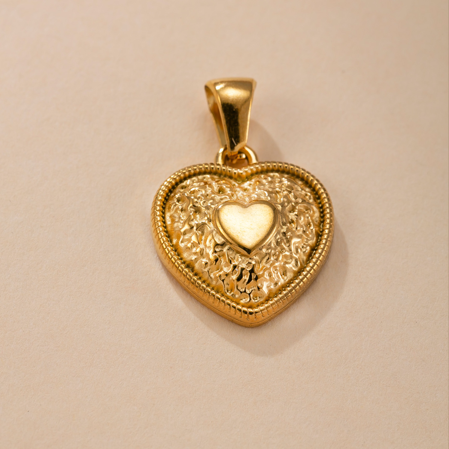 Colgante único Joyas de fundición de acero inoxidable transfronterizas Amor collar de diamantes con incrustaciones de micro temperamento accesorios de joyería de bricolaje de lujo ligero