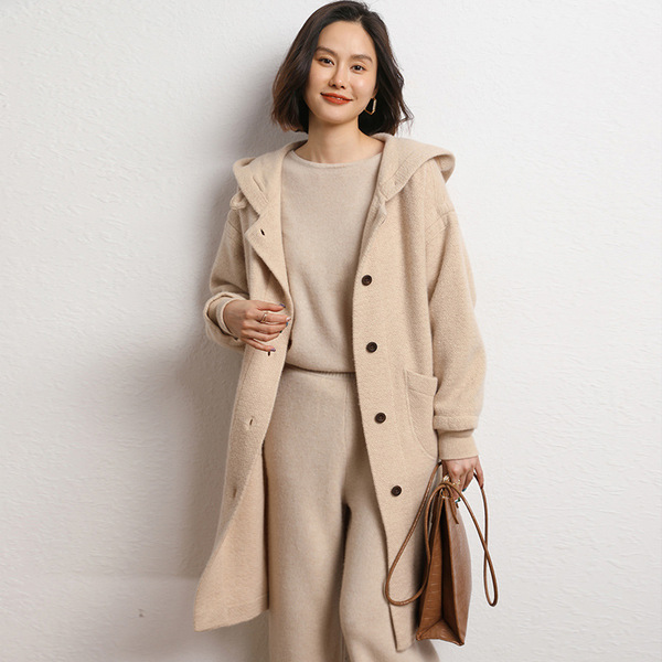 Solid color knitted cardigan