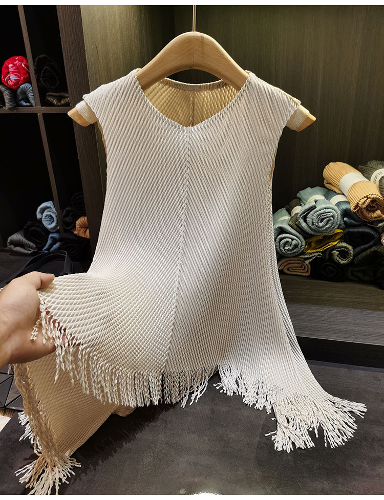 Áo thun nữ cổ tròn tay ngắn chất liệu mềm mại, thiết kế xếp ly vảy rồng kết hợp tua rua không đối xứng — màu đen, Màu hồng, màu trắng, màu kaki chi tiết 6