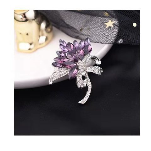 新商品の高級ブローチの軽い豪華なスーツのコートの胸の花、日韓の気質のピンの大気の百合の精巧な個性の装飾|undefined