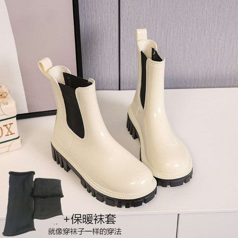 크림 화이트 + 따뜻한 양말