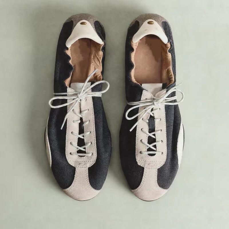 Two-tone lace-up casual sneakers with simulated distressed details, women's 2026 new versatile casual walking shoes