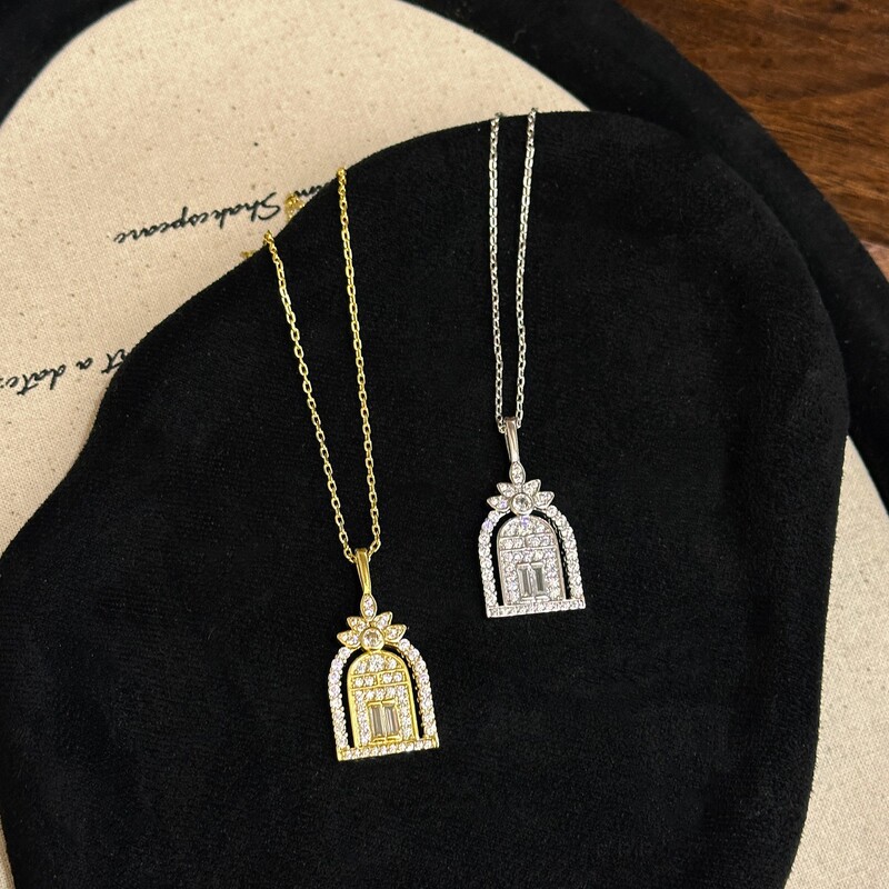 France Paris Full Diamond Castle Gate of Happiness Titanium Steel Necklace for Women Light Luxury Niche High-End Shield Clavicle Chain Wholesale