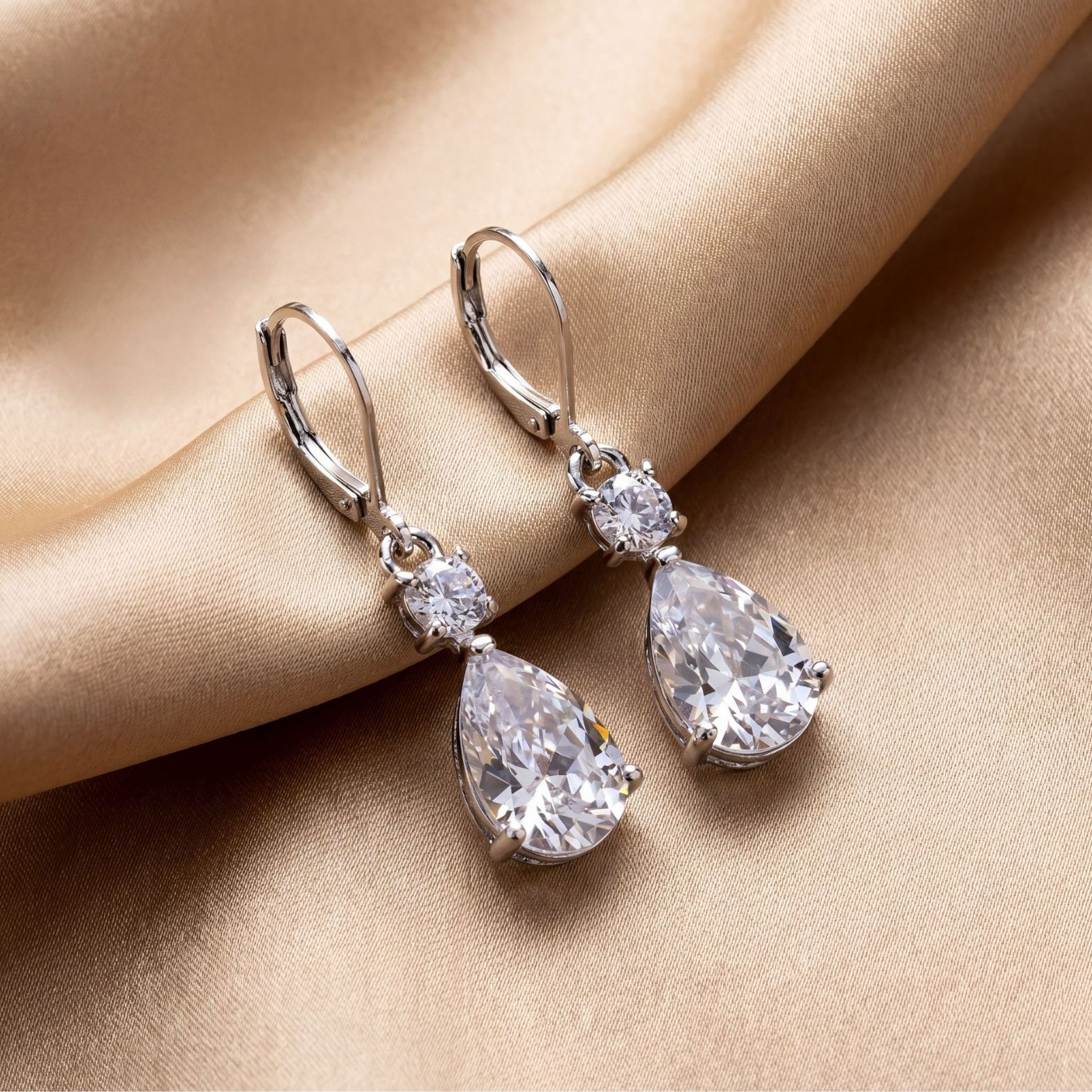 Cross-Border Light Luxury Teardrop-Shaped Zircon Earrings, Elegant Zinc Alloy Earrings, Korean Style Trendy Long Earrings with Diamonds