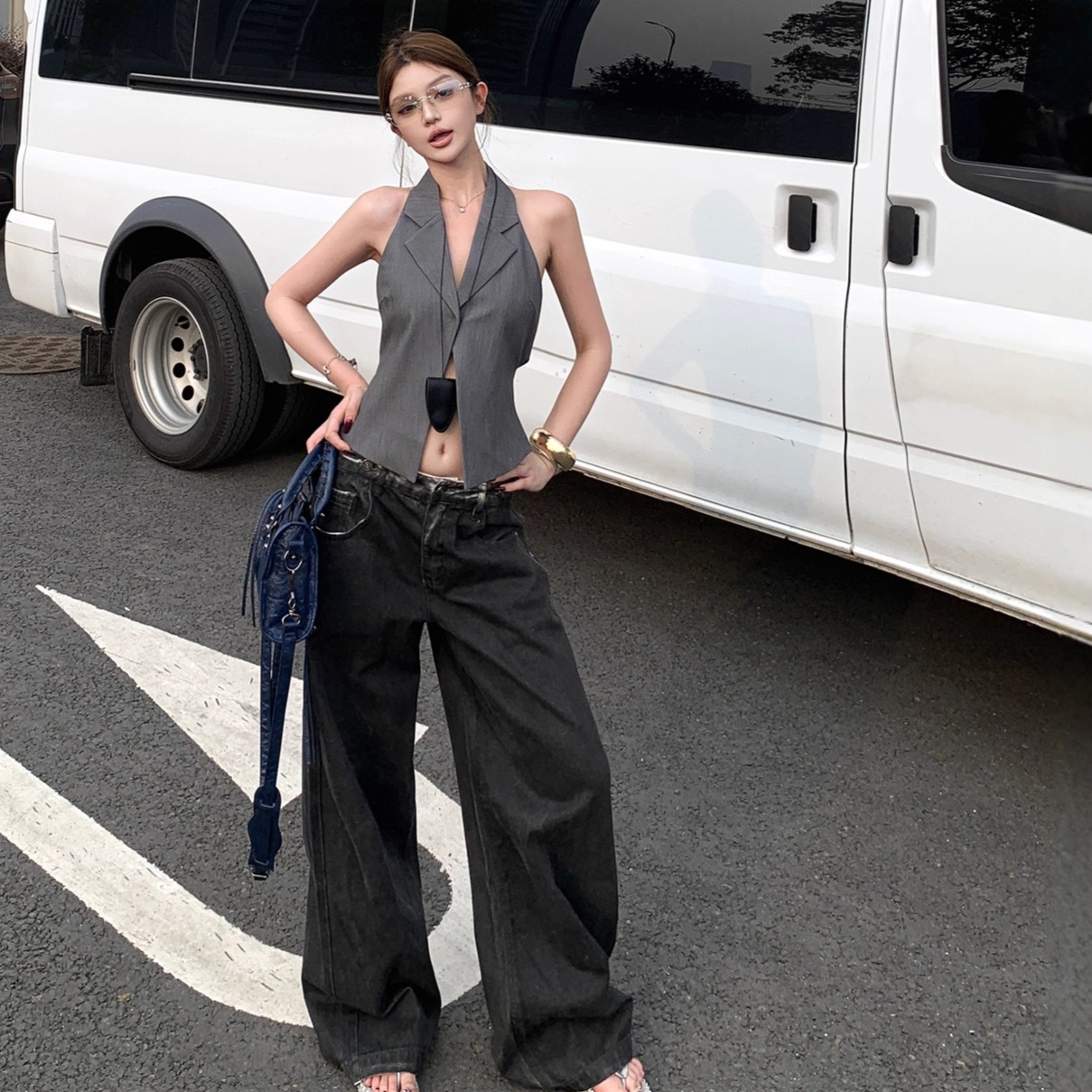 夏日挂脖西装性感露背吊带背心上衣女+宽松擦黑低腰休闲牛仔裤潮