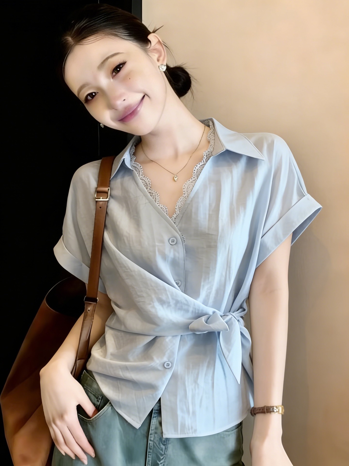 Áo sơ mi ngắn tay nữ ren phối thắt lưng eo, dáng suông che khuyết điểm — xanh lam