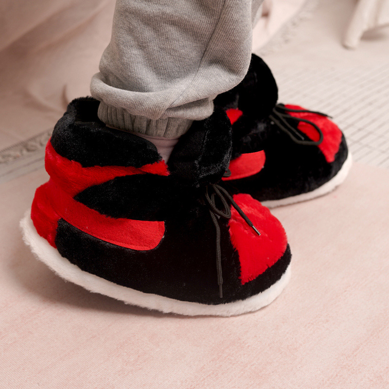 검정색과 빨간색 콘