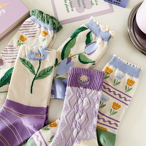 Purple flower socks women's mid-calf cotton socks spring, autumn and winter cute forest flowers caramel macchiato tulip trend