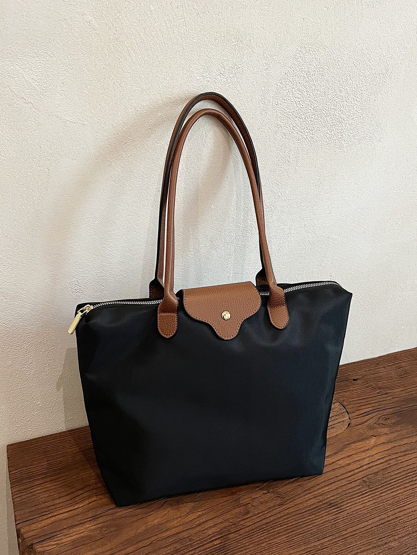 Nuevas bolsas ecológicas de gran capacidad en verano 2024 bolsas de moda de nylon simples bolsas de estilo de moda sin estilo y tirantes extraíbles