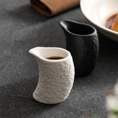 陶磁器の杯のエスプレッソの小さいミルクのかめとミルクの杯の砂糖の杯のミルクの缶の洋食の汁の闘いは鋭い口のコップを持ちます。