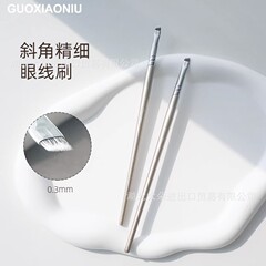 郭小娘バラ金332斜めのアイレットは目の細部のアイシャドーをブラシします。