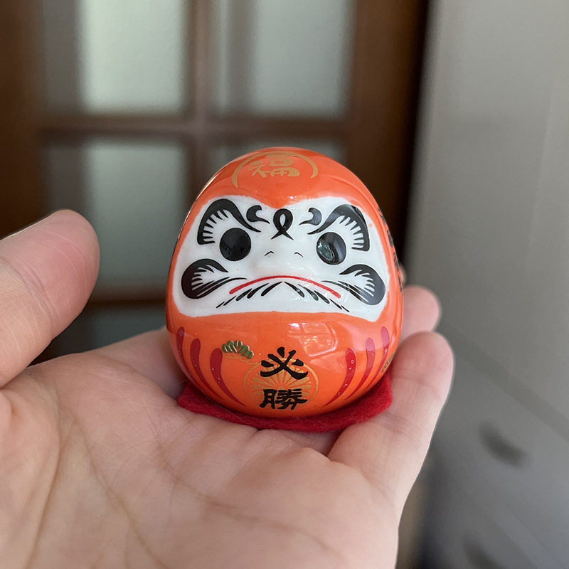 Estilo japonés Damo decoración de cerámica Japonesa Damo huevo suerte Damo pequeño tamaño mini gato afortunado decoración del coche