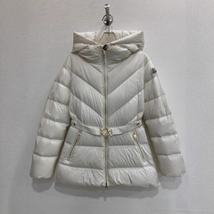 南油女装2025年秋冬Moncle*新款徽章logo连帽收腰蒙口羽绒服女