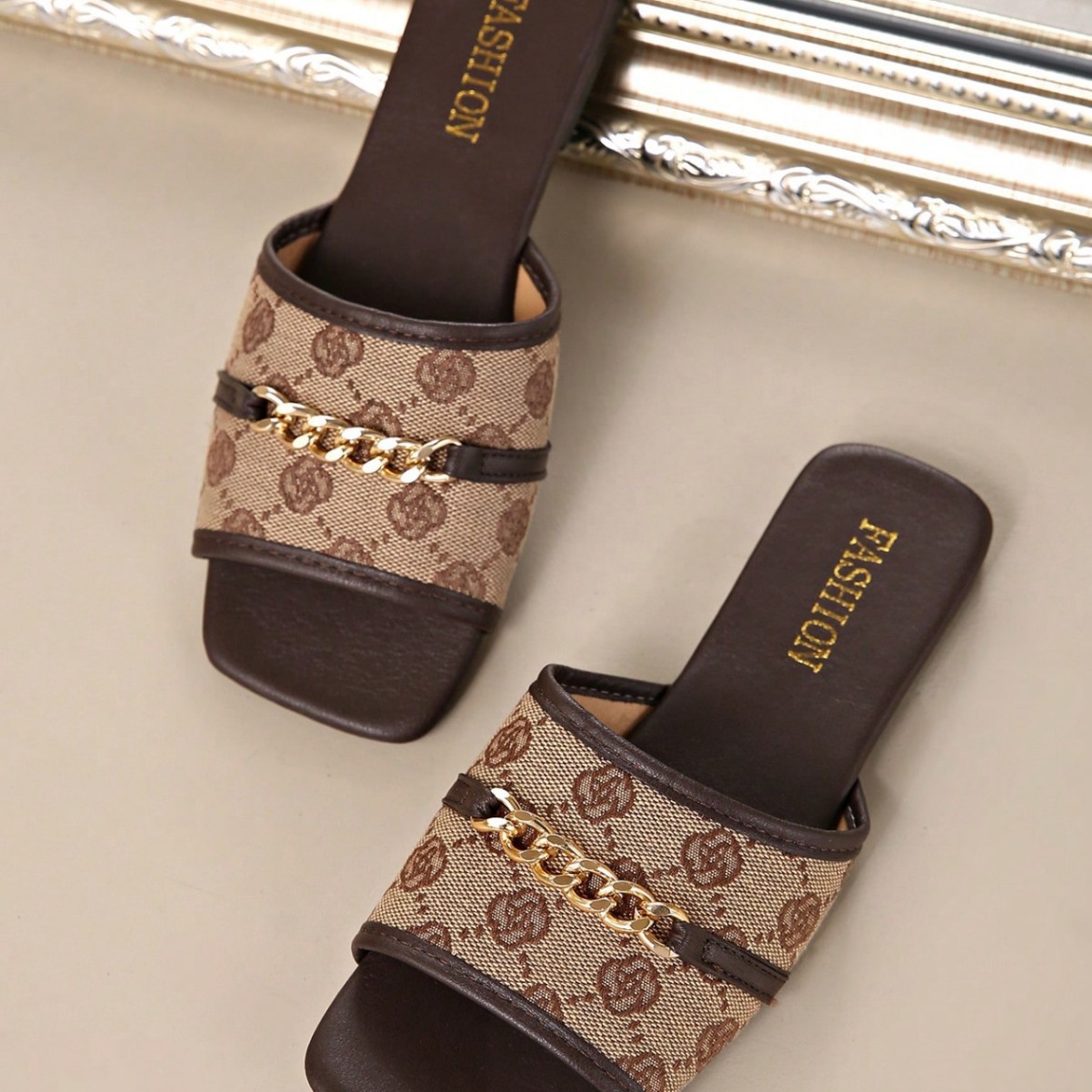 Women's New Style Transparent Korean Style Flat Round Toe Slippers With Rhinestone Chain_voghion.com