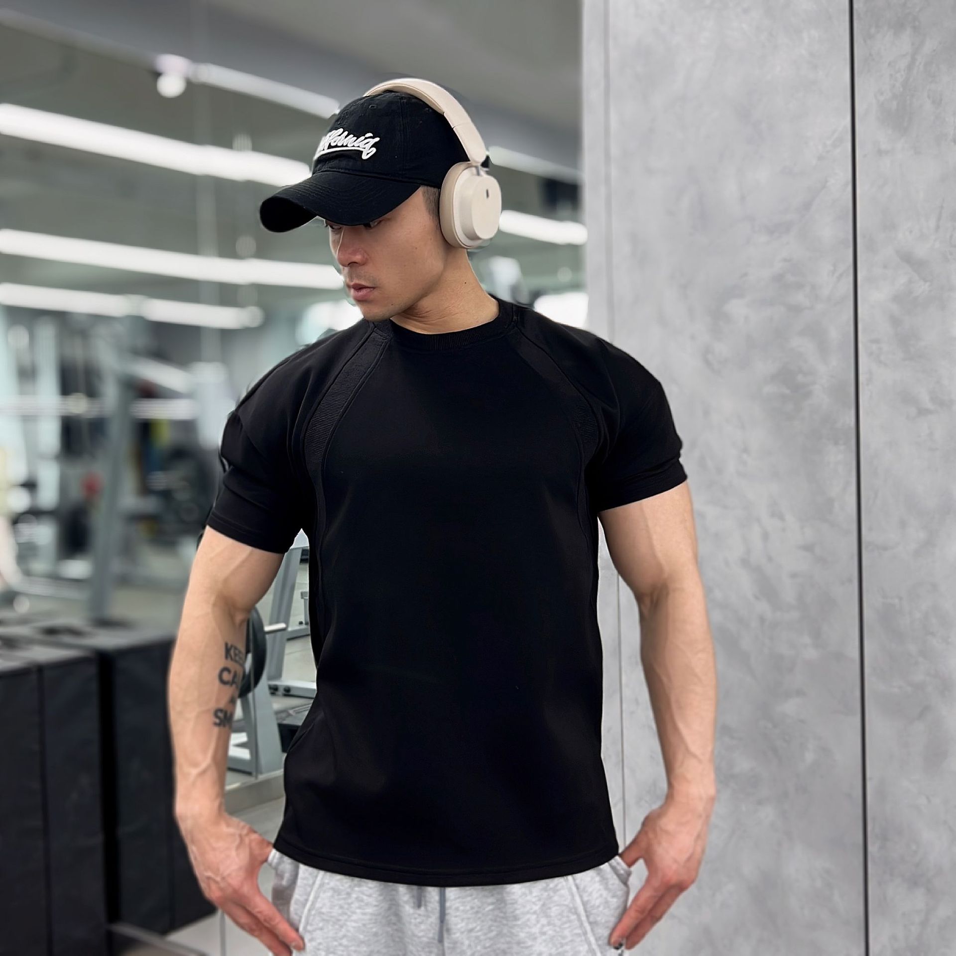 High quality Autumn men long sleeved T-shirt Fashion sport Round Collar fitness running mesh Breathability Training t-shirt men