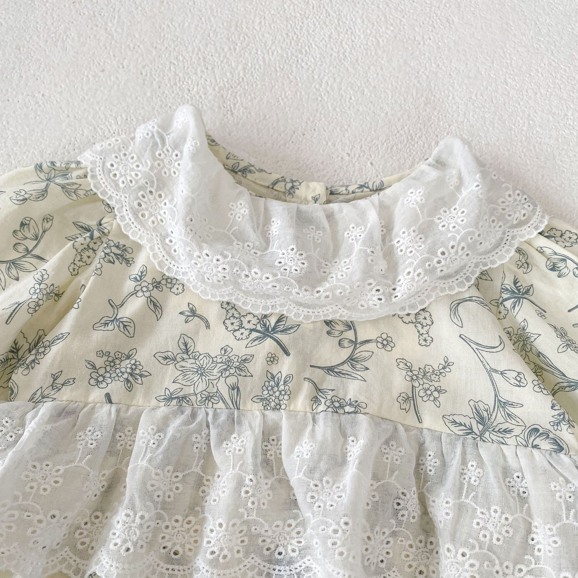 A-class cotton 2024 baby girl autumn 0-3 years old lace collar small fresh floral Ha Yi long sleeved bag fart clothes_voghion.com