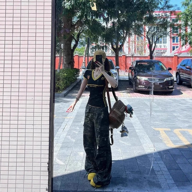 2026 New Style Contrasting Striped V-Neck Sports Short-Sleeved T-Shirt for Women in Summer, Slimming and Beautiful Waist-Cinching Hot Girl Top 2026 New Style Contrasting Striped V-Neck Sports Short-Sleeved T-Shirt for Women in Summer, Slimming and Beautiful Waist-Cinching Hot Girl Top