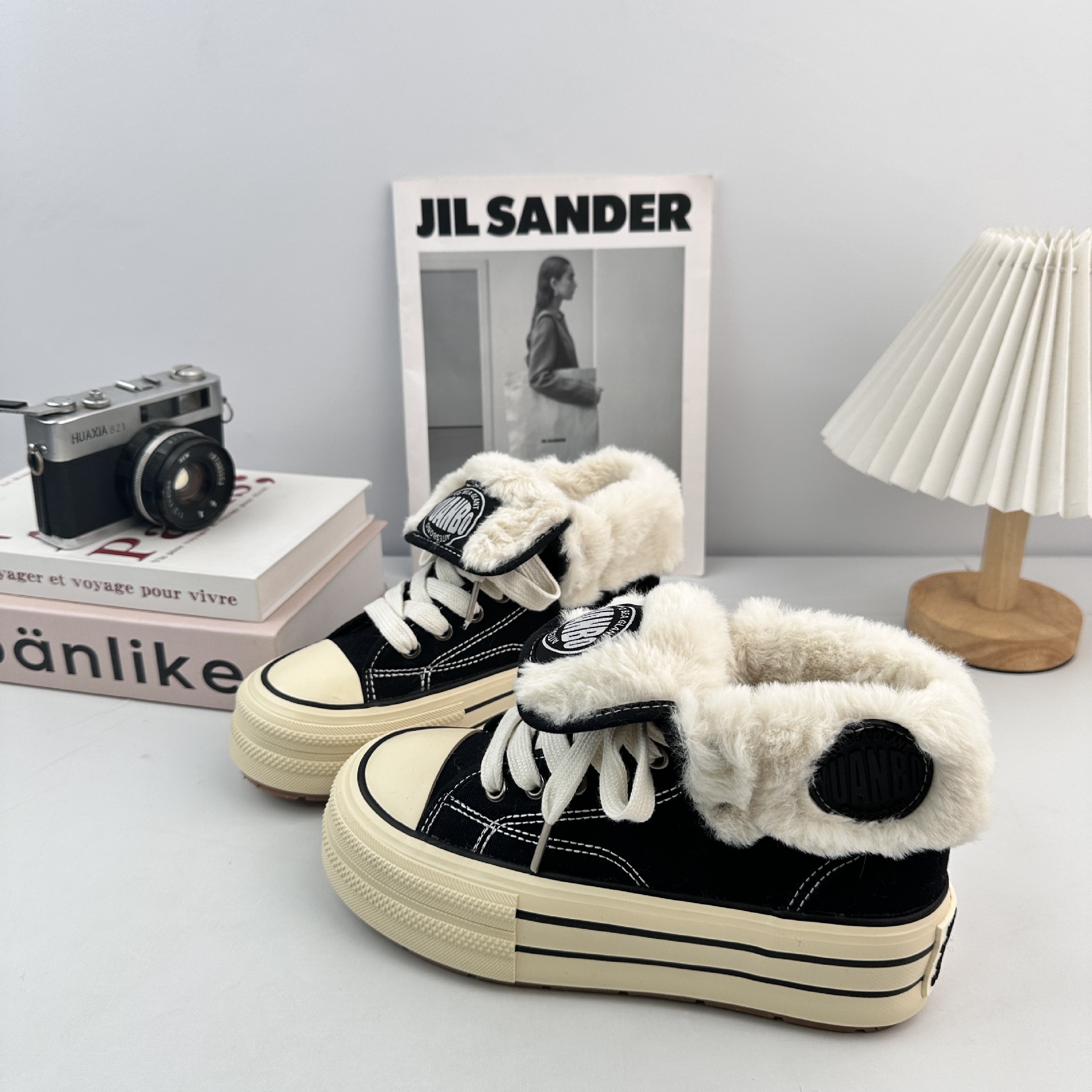 Zapatos de lona de alto impacto de fondo grueso de ondas distantes para mujeres 2025 invierno nuevo estilo coreano de veludo con zapatos blancos de diseño de zapatos de placa de papel image 3