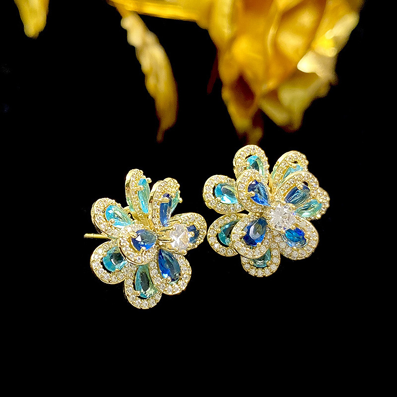 1 Pair Sweet Flower Inlay Copper Zircon Ear Studs display picture 3