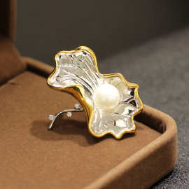 优雅国风双色金电镀莲花荷叶胸针气质珍珠花叶别针配饰男女同款