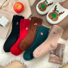 秋冬の靴下の女性の刺繍のクリスマスの靴下はかわいいです。