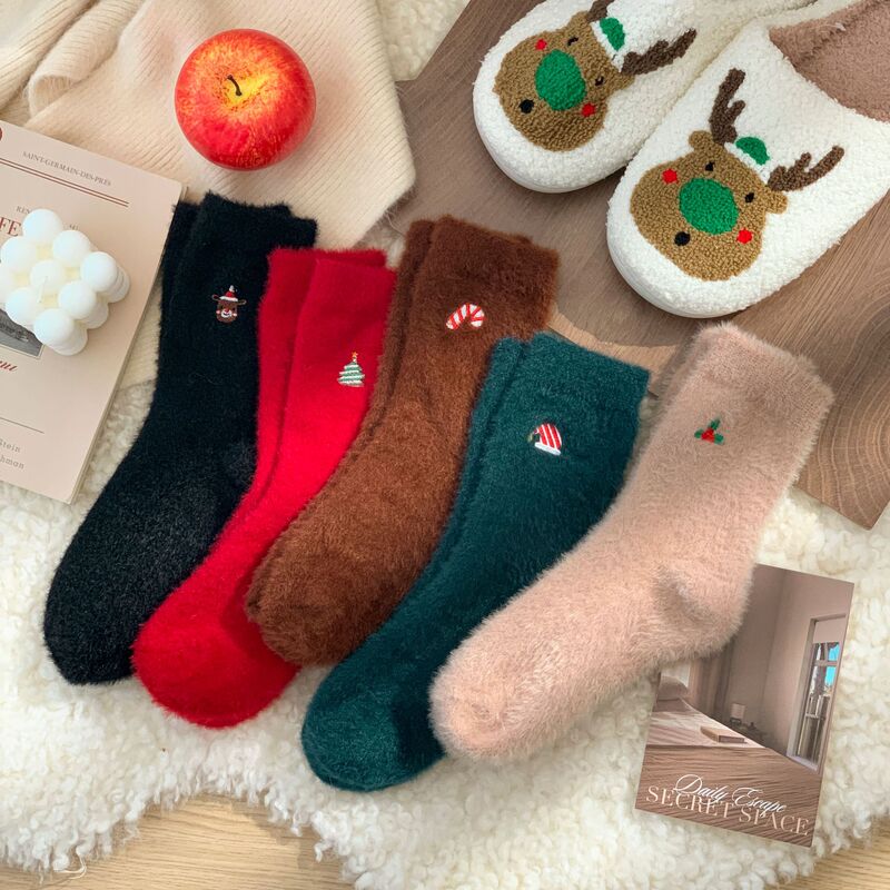秋冬の靴下の女性の刺繍のクリスマスの靴下はかわいいです。|undefined