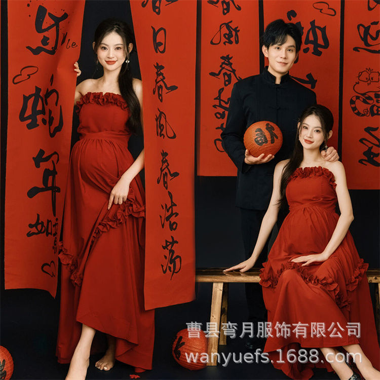 Pregnant Women Photography Clothing Photo Studio Couple Theme New Chinese Red Wedding Wind Pregnant Mother's Belly Photo at Home