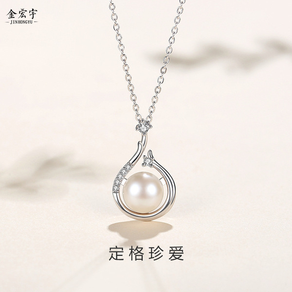 Retro necklace from pearl