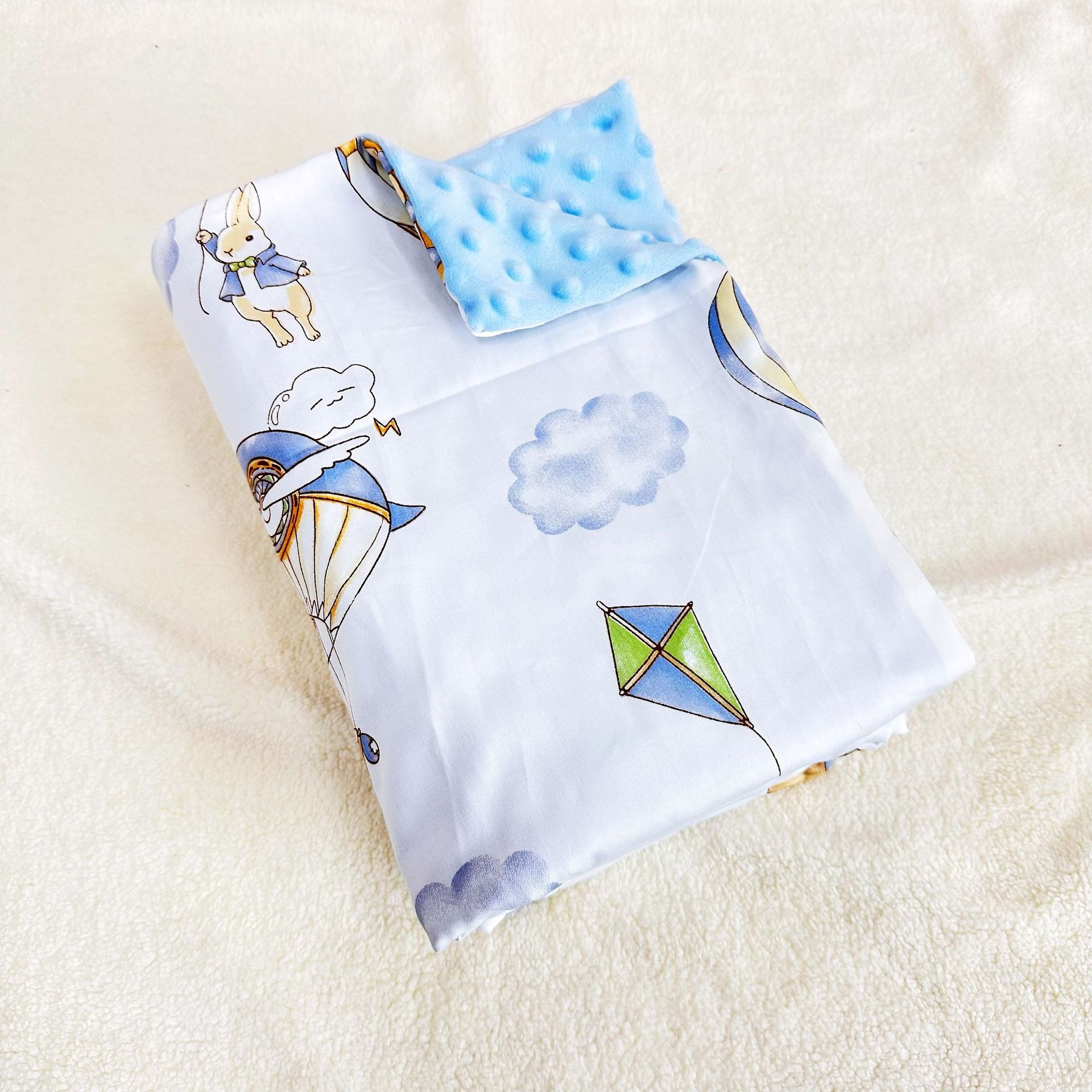 면 열기구 토끼 (파란색 배경)