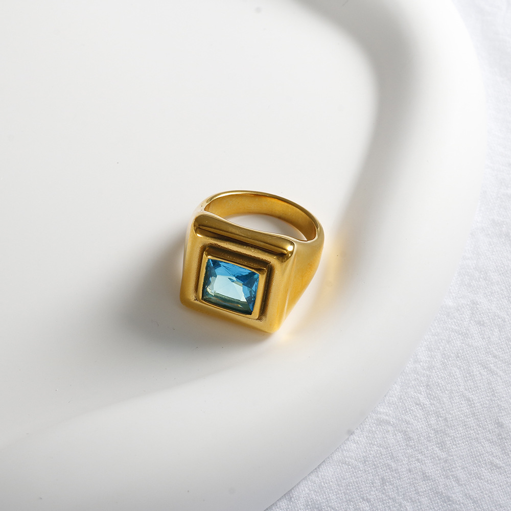 Classic geometric glossy square retro ring