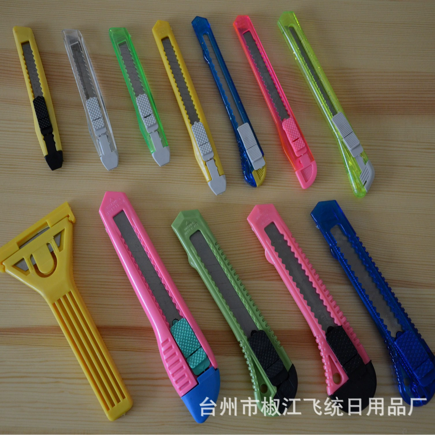 Художественный нож завод нож ручной работы обои нож Taobao подарок Внешняя торговля формы обработка пополнение