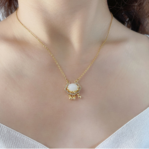 Cat's eye stone safety lock necklace women's ins cold style light luxury Internet celebrity clavicle chain titanium steel necklace