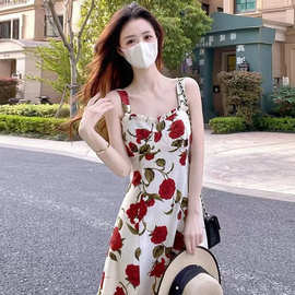 2023夏季新款法式方领气质连衣裙收腰显瘦碎花长裙子女设计感小众