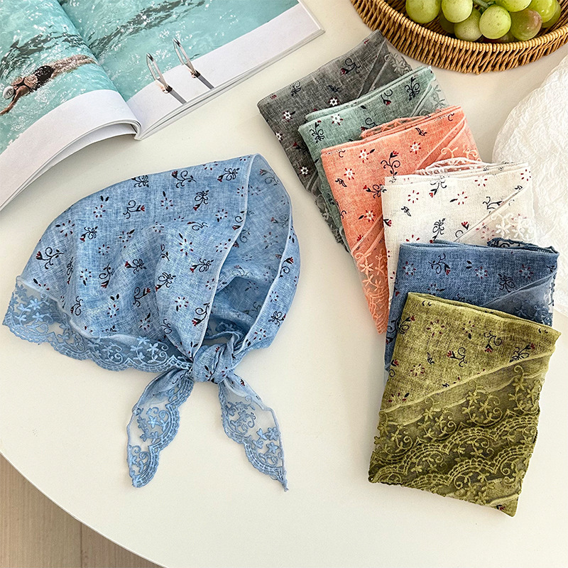 Bufanda de seda Bufanda triangular con borde de encaje Bufanda de mujer Pequeño estilo pastoral fresco bolso floral decorativo pañuelo para el cabello