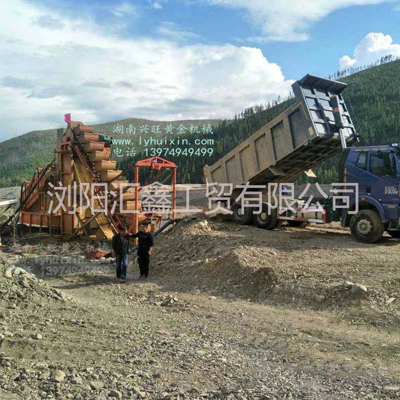 砂金选矿溜槽设备 沙金矿选矿设备淘金车 移动选沙金选矿设备价格