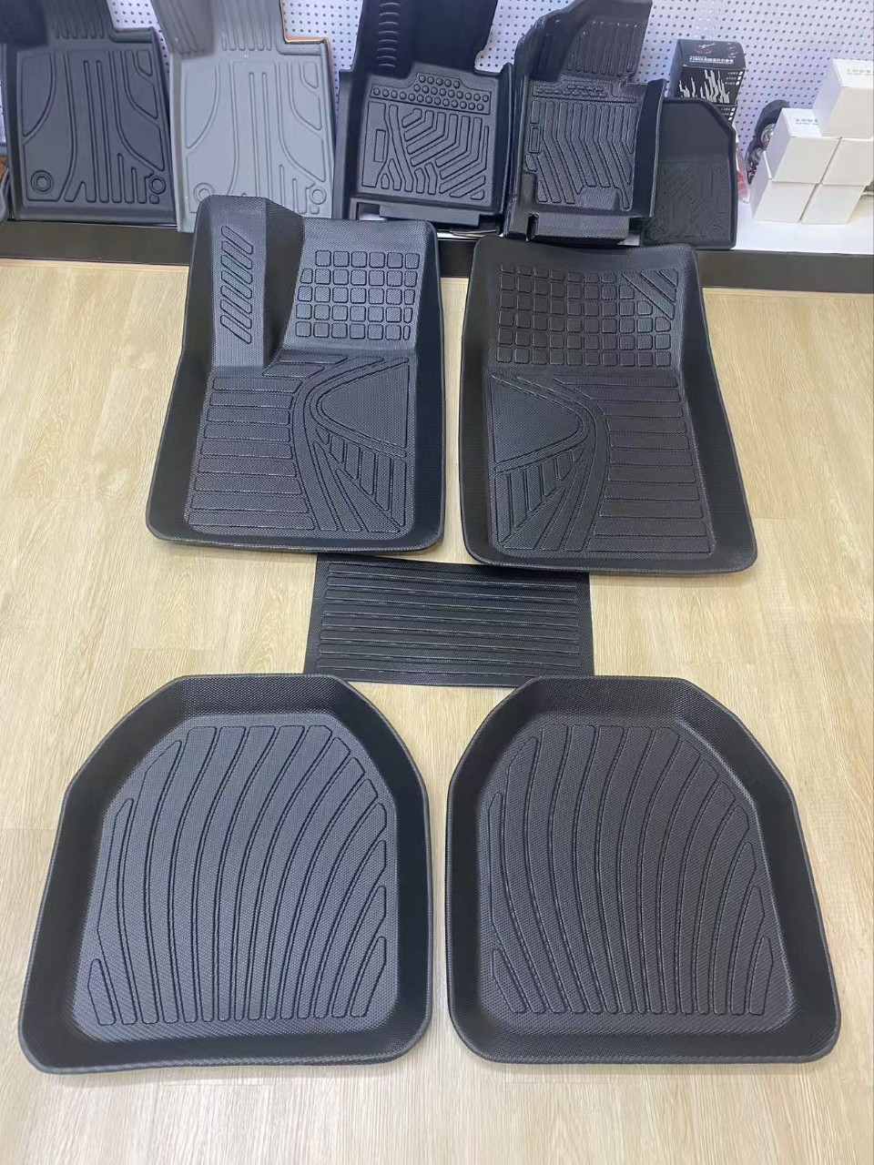 Universal Tpe Car Floor Mats for Front and Rear Seats, Waterproof, Dustproof, Easy to Maintain, Cold-Resistant, Wear-Resistant, and Tailored for Specific Car Models