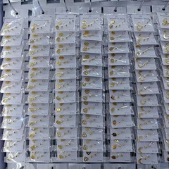 ピアスはシンプルでコンパクトな学生の耳針耳飾りは1パック3セットのイヤリング2元店の露店商品である