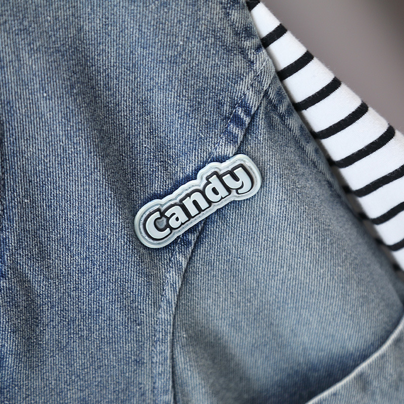 7098 traje de primavera para niños 2025 nueva camisa de fondo para niños guapos estilo de primavera y otoño traje de mezclilla coreana de tres piezas primavera