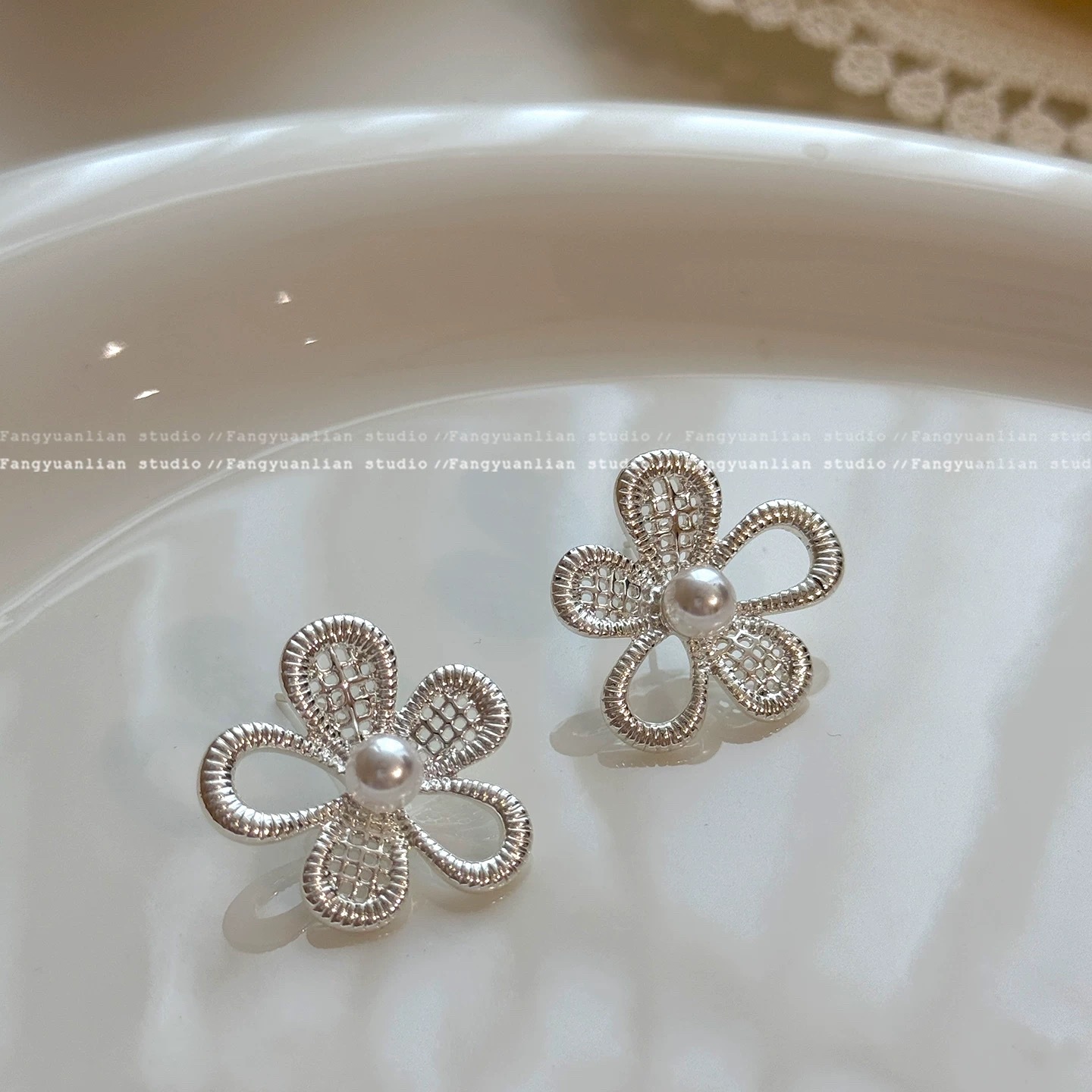 42# silver mesh pearl flower earrings