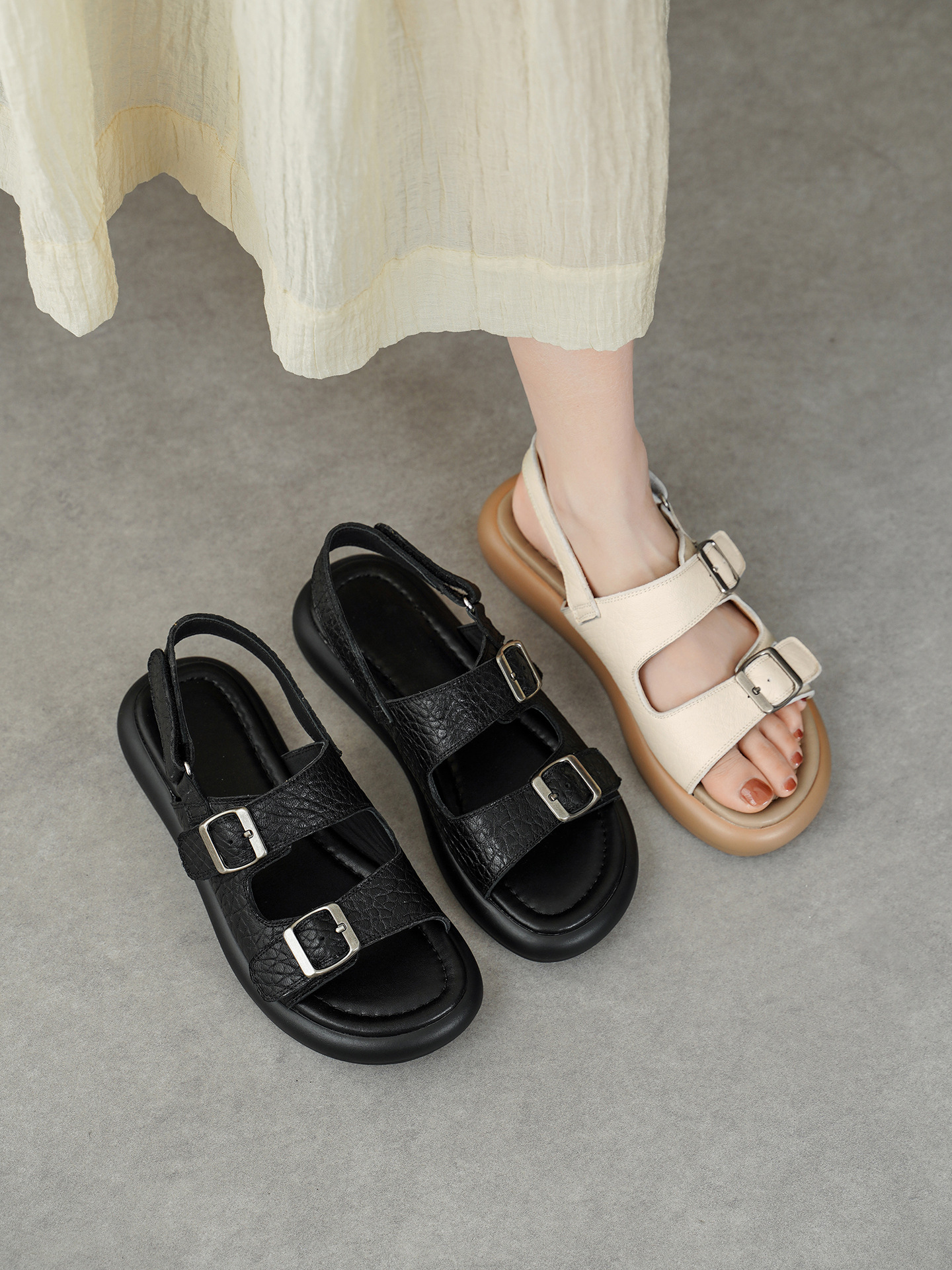 Sandal nữ quai ngang đế bệt da cừu lộ ngón chân phong cách đơn giản — đen chi tiết 1
