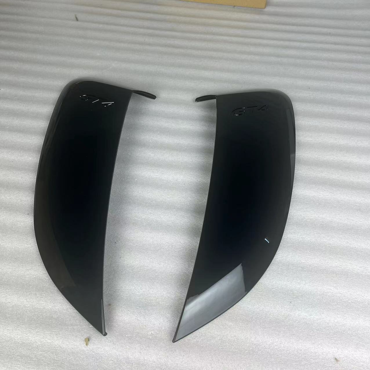 Suitable for Porsche 718 carbon fiber rear leaf air outlet 982 bright black GT4 air outlet CayMan side air outlet