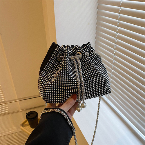 Fashion trendy small bag for women  spring new Korean version bright diamond crossbody bag ins internet celebrity chain bucket bag