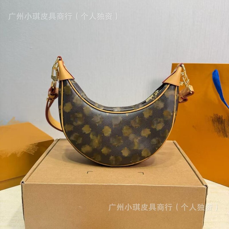 2025 New Vintage Pattern Handbag, Moon Bag, Vintage Pattern Underarm Bag, Retro Single Compartment Underarm Bag, Chain Bag, Crossbody Women's Bag 2025 New Vintage Pattern Handbag, Moon Bag, Vintage Pattern Underarm Bag, Retro Single Compartment Underarm Bag, Chain Bag, Crossbody Women's Bag
